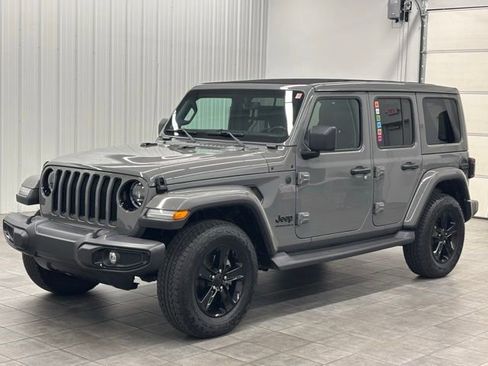 Used 2023 Jeep Wrangler Unlimited Sahara AWD/4WD image 5