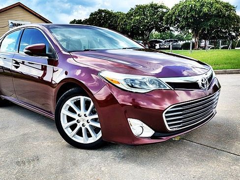 Used 2013 Toyota Avalon Limited FWD image 2