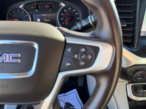 Certified 2023 GMC Acadia SLT FWD image 25