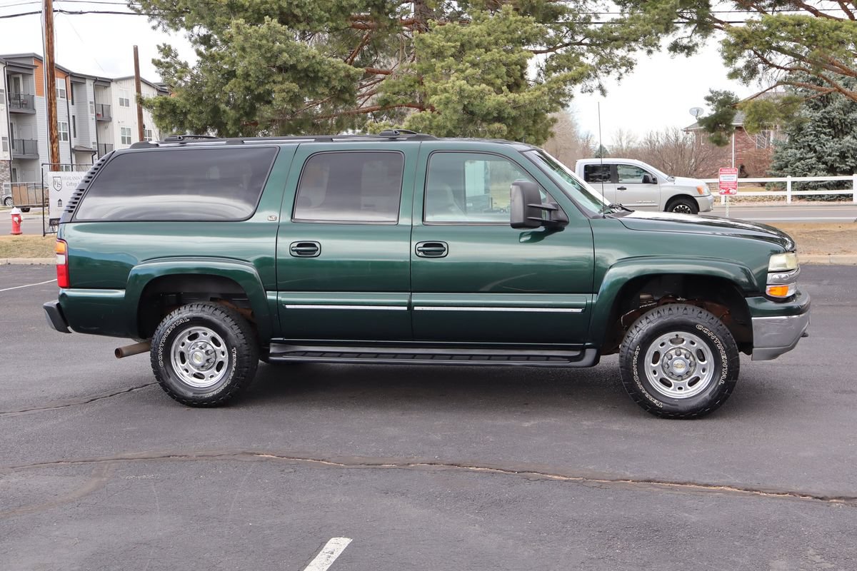 Used 2002 Chevrolet Suburban 2500 LT AWD/4WD image 3