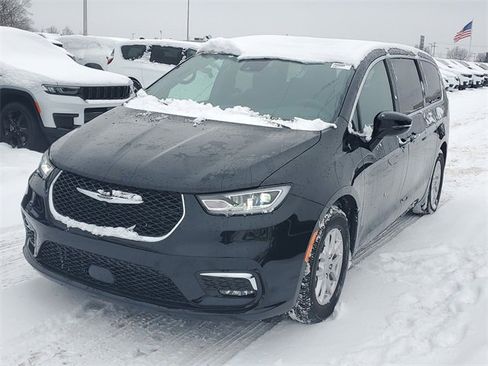 New 2026 Chrysler Pacifica Select image 2