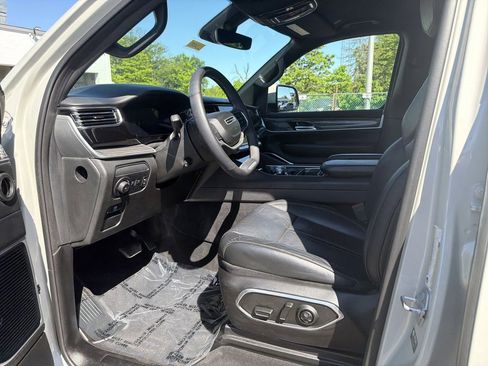Used 2022 Jeep Wagoneer Series II AWD/4WD image 12
