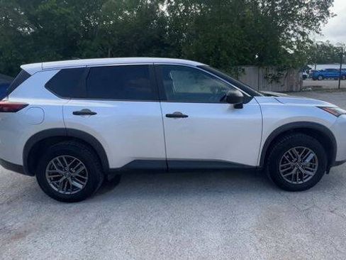 Used 2024 Nissan Rogue S FWD image 9
