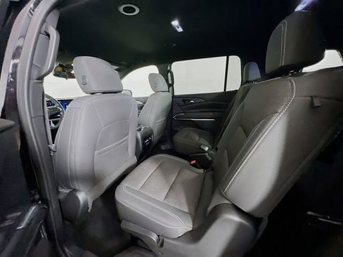Used 2025 Chevrolet Traverse LT image 23