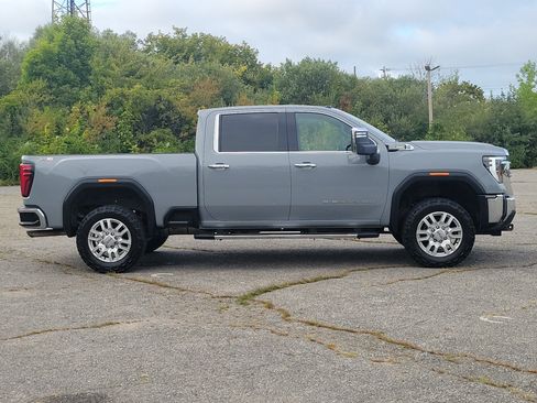 Used 2024 GMC Sierra 2500 SLT w/ SLT Premium Package AWD/4WD image 4