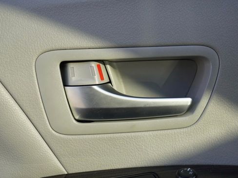 Used 2020 Toyota Sienna XLE image 11