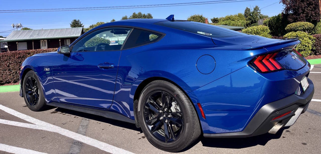 Used 2024 Ford Mustang GT RWD image 3