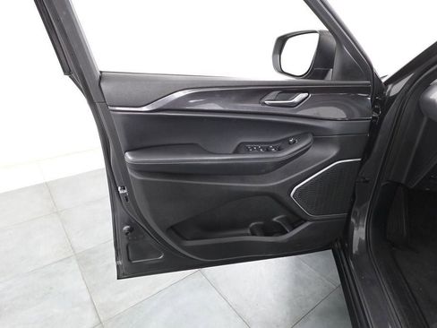 Used 2022 Jeep Grand Cherokee L Laredo w/ Luxury Tech Group I image 8