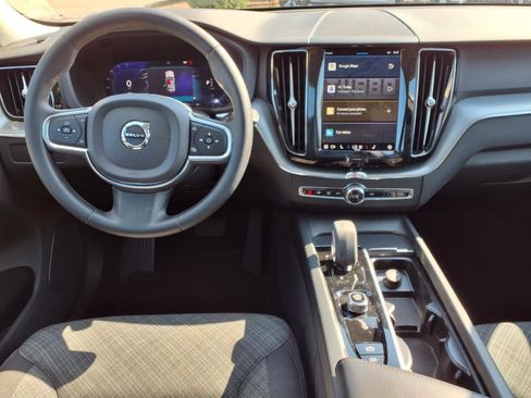 Certified 2023 Volvo XC60 B5 Core image 13