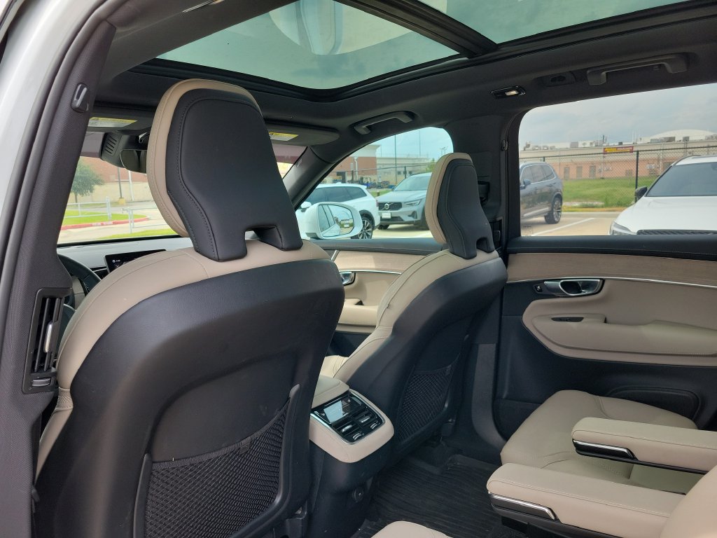 Used 2026 Volvo XC90 B5 Plus w/ Protection Package Premier AWD/4WD image 14