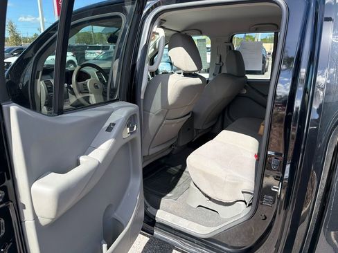 Used 2019 Nissan Frontier SV image 16