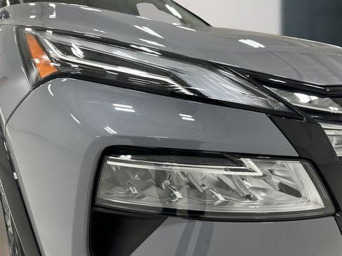 Used 2024 Nissan Rogue Platinum w/ Platinum Premium Package FWD image 11