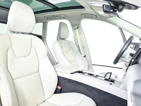 Used 2023 Volvo XC60 B5 Core w/ Climate Package image 24