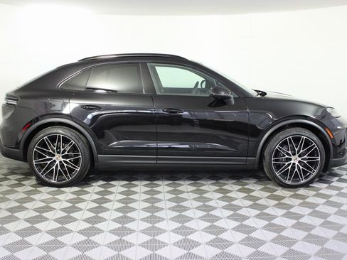 Used 2025 Porsche Macan Electric image 8