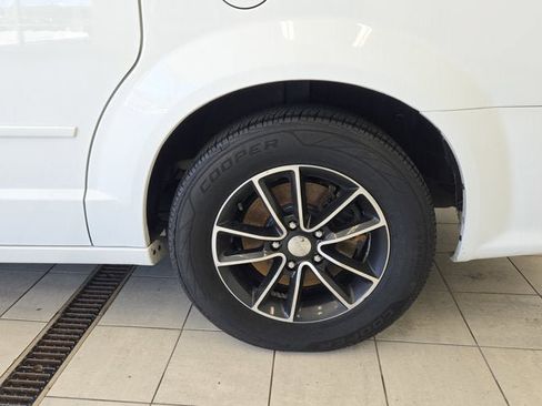 Used 2017 Dodge Grand Caravan GT FWD image 13