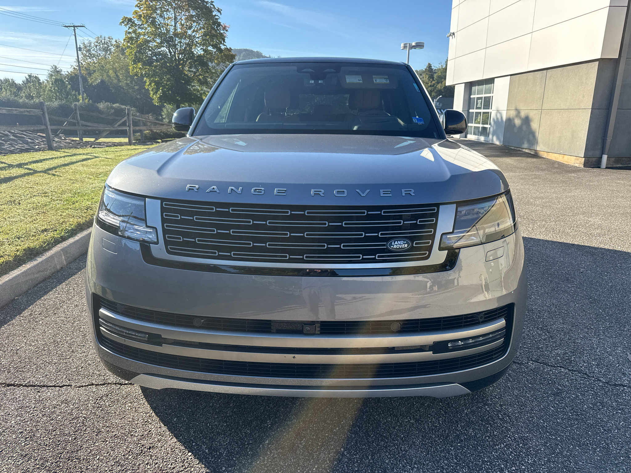 Used 2026 Land Rover Range Rover Long Wheelbase SE AWD/4WD image 3