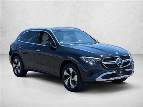 Used 2024 Mercedes-Benz GLC 300 4MATIC image 3
