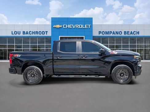 Used 2022 Chevrolet Silverado 1500 RST w/ Z71 Off-Road Package AWD/4WD image 2