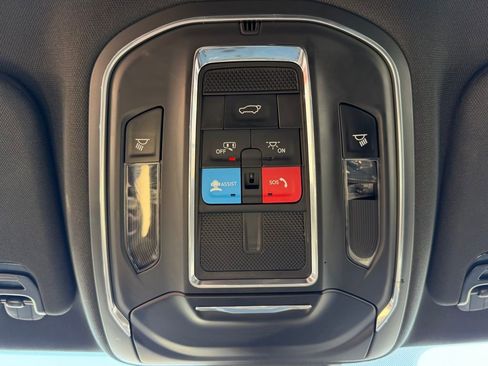 Certified 2024 Jeep Wagoneer Series III image 23