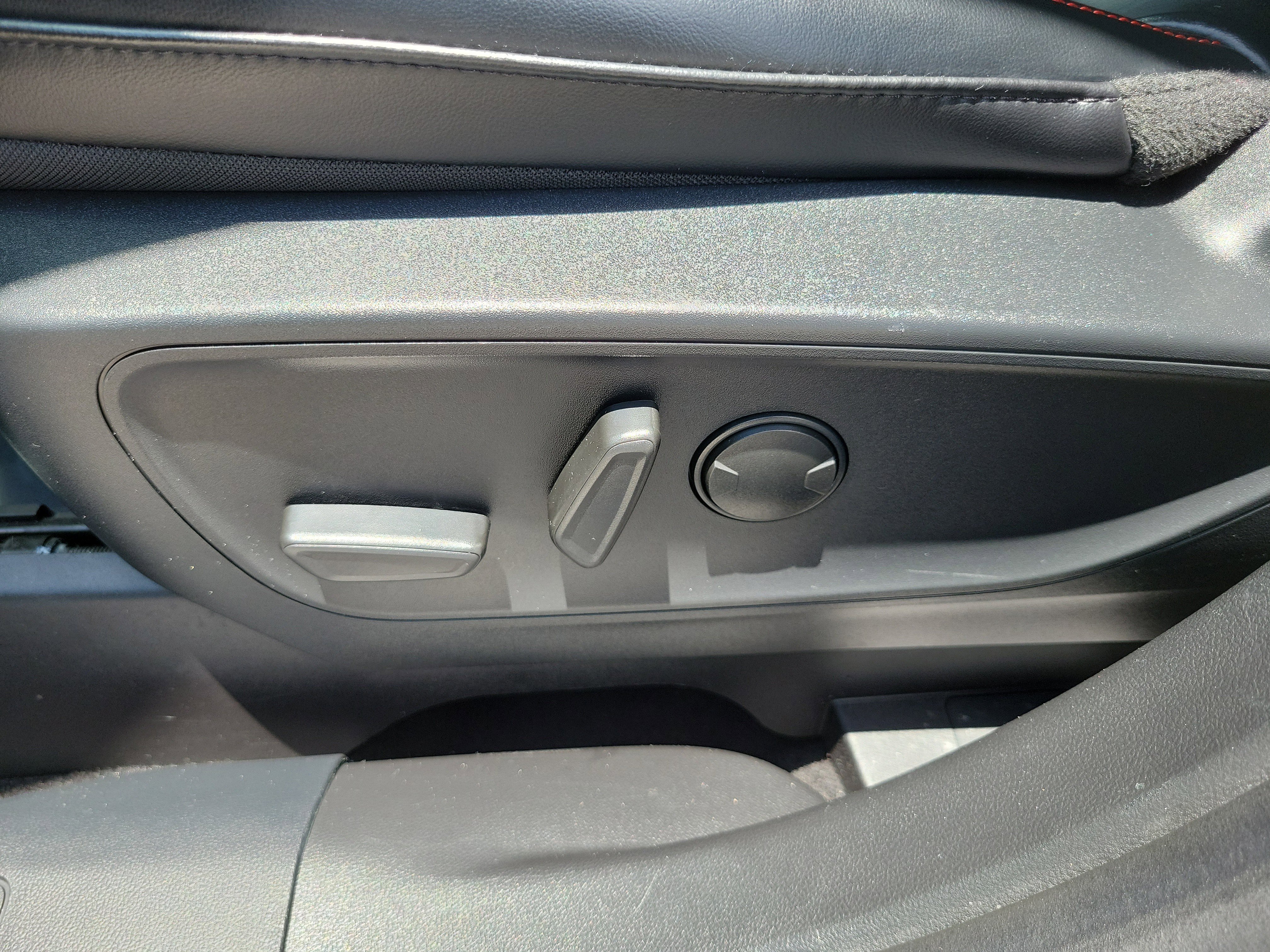 Used 2024 Ford Escape ST-Line w/ Tech Pack #1 FWD image 12