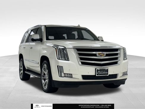 Used 2015 Cadillac Escalade Luxury image 1