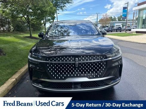 Used 2024 Lincoln Nautilus Premier AWD/4WD image 2