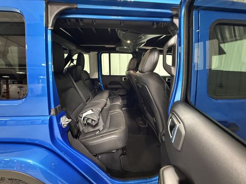 Used 2026 Jeep Wrangler Unlimited Sahara AWD/4WD image 8