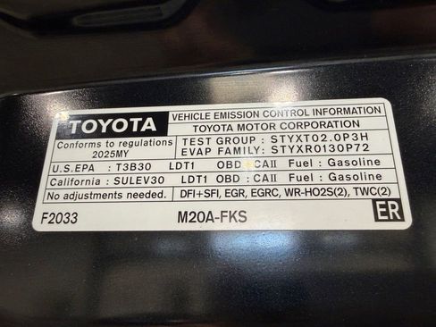 Used 2025 Toyota Corolla Cross LE AWD/4WD image 37