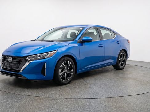 Used 2025 Nissan Sentra SV FWD image 3