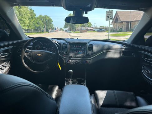 Used 2017 Chevrolet Impala LT FWD image 9