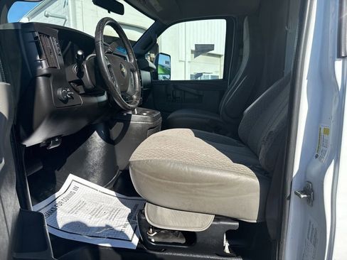 Used 2022 Chevrolet Express 3500 w/ Power Convenience Package image 9