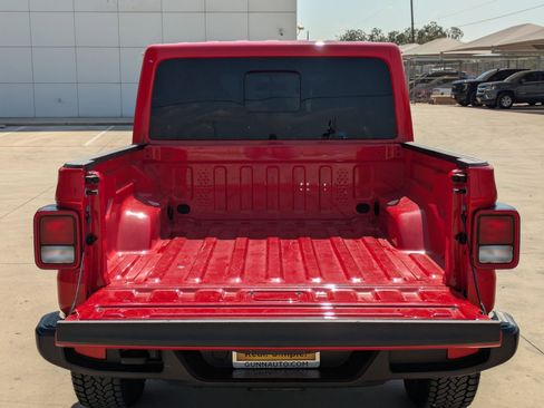 Used 2025 Jeep Gladiator Sport image 25