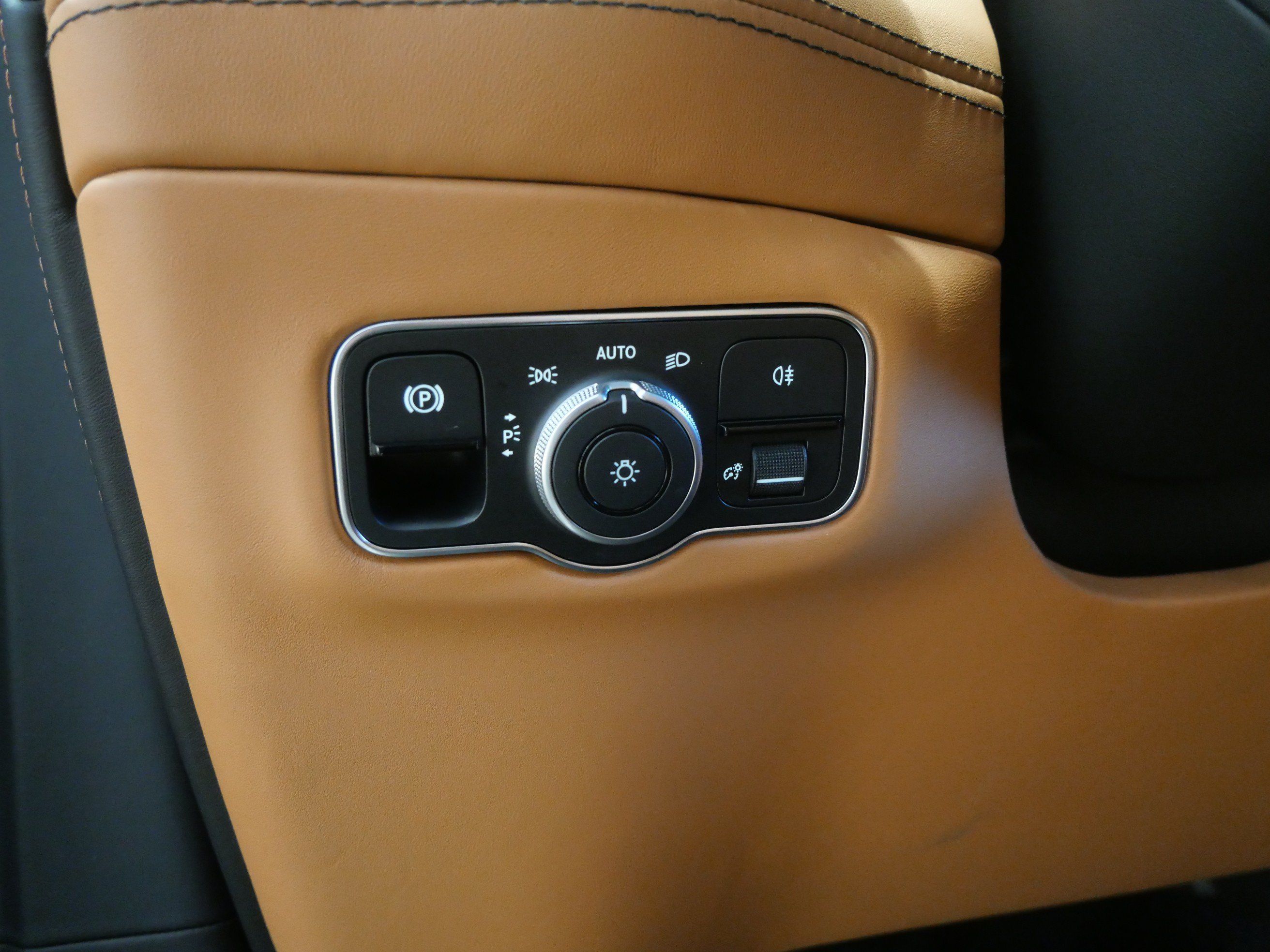 Used 2023 Aston Martin DBX AWD/4WD image 15