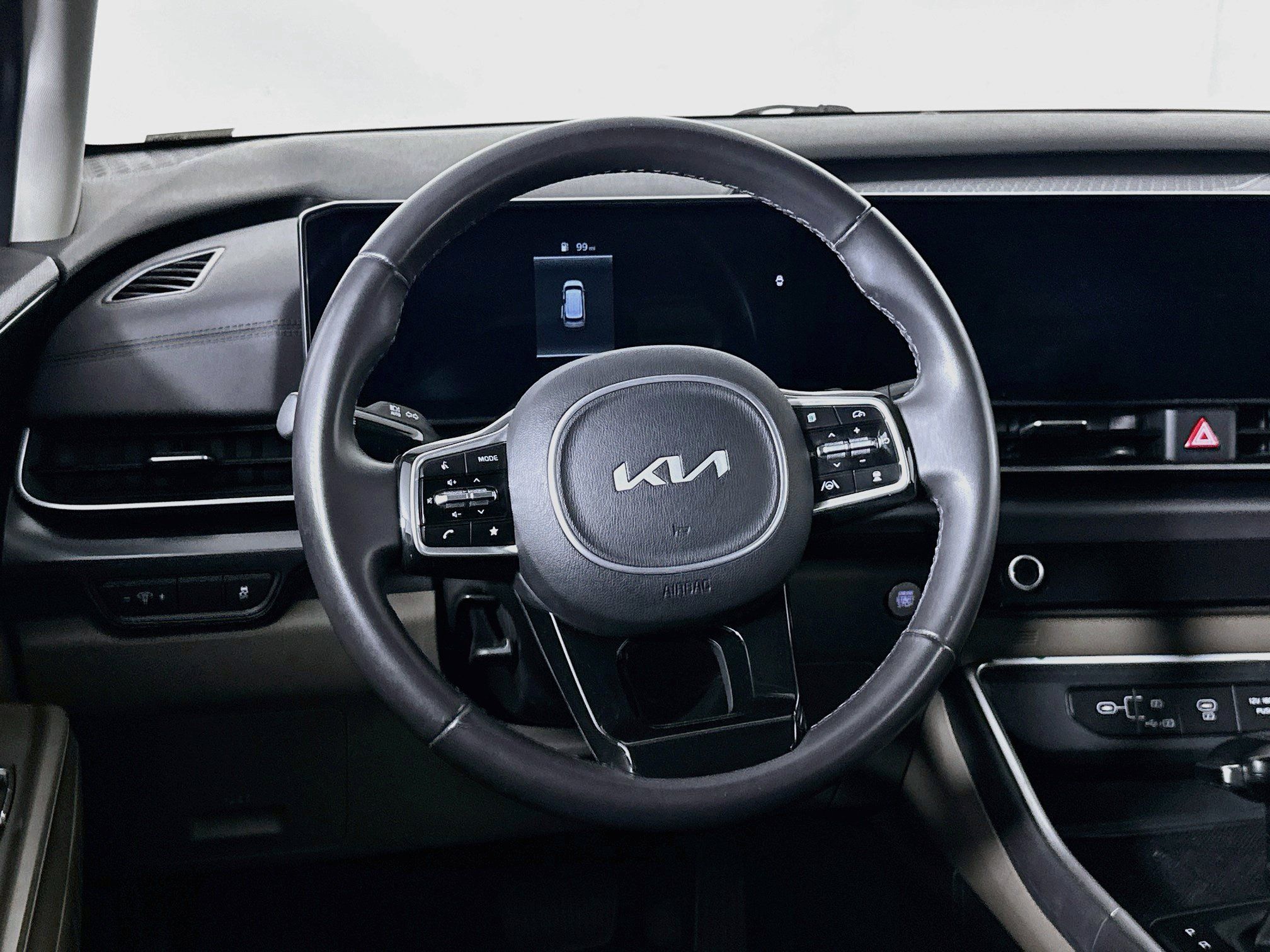 Used 2025 Kia Carnival FWD image 18