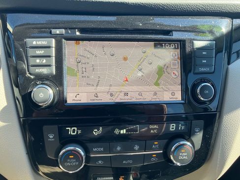 Used 2022 Nissan Rogue Sport SL w/ Premium Package image 17