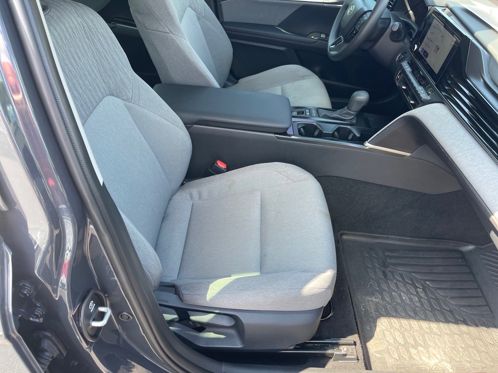 Used 2025 Toyota Camry LE FWD image 19