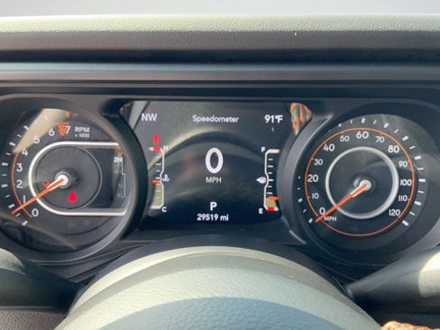 Used 2024 Jeep Gladiator Mojave w/ Technology Group AWD/4WD image 15