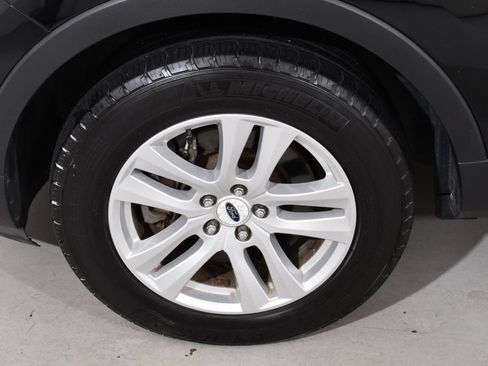 Used 2018 Ford Explorer XLT w/ Equipment Group 202A AWD/4WD image 25