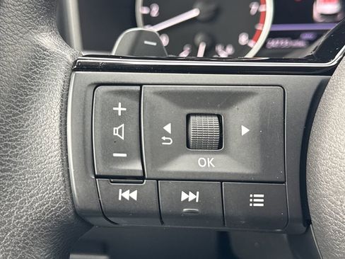 Used 2023 Nissan Rogue SV AWD/4WD image 25