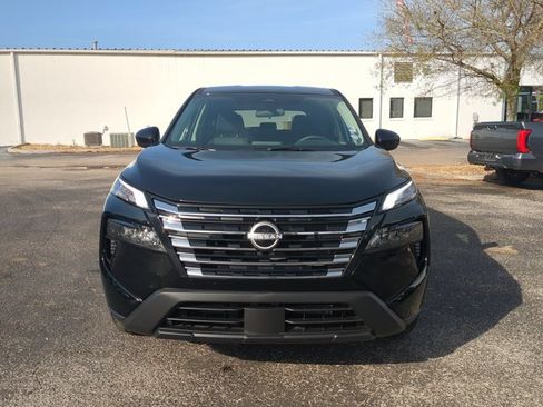 Certified 2026 Nissan Rogue SV FWD image 9