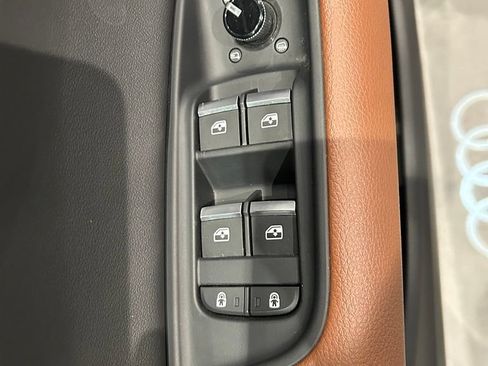 Used 2022 Audi Q8 Premium Plus AWD/4WD image 12