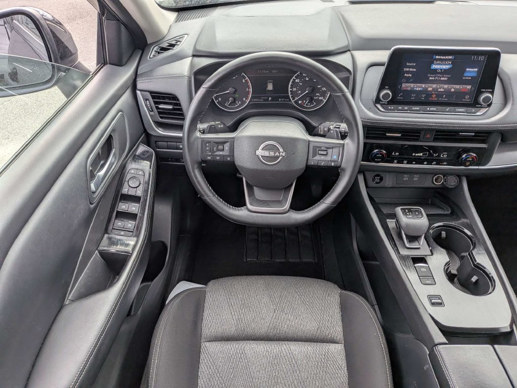 Used 2025 Nissan Rogue SV FWD image 14