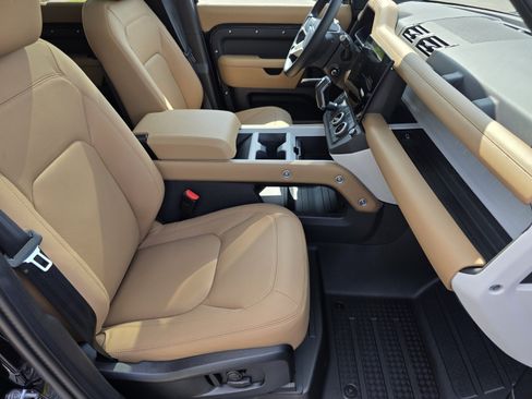 Used 2026 Land Rover Defender 110 S AWD/4WD image 3