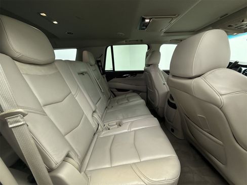 Used 2015 Cadillac Escalade Premium image 39