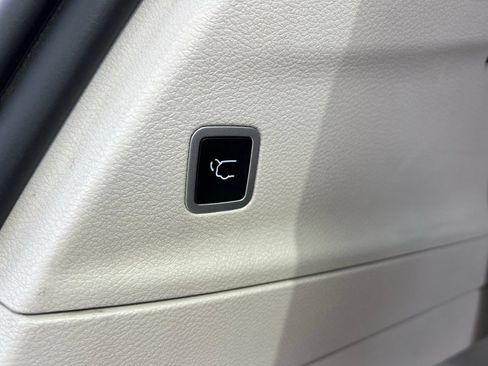 Used 2024 Chrysler Pacifica Touring-L FWD image 20