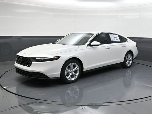 Used 2025 Honda Accord LX image 8