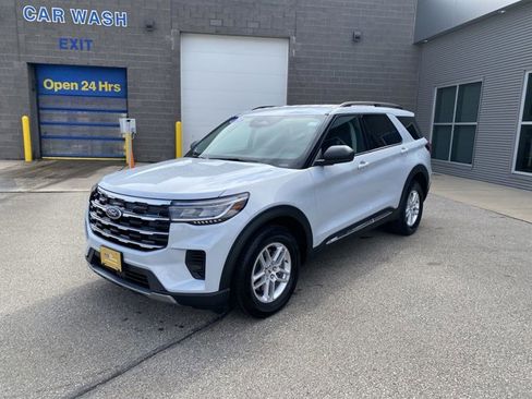 Certified 2025 Ford Explorer Active image 1