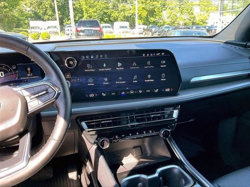 Used 2024 Chevrolet Traverse LT AWD/4WD image 19