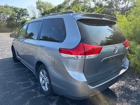 Used 2011 Toyota Sienna LE w/ Towing Pkg FWD image 4