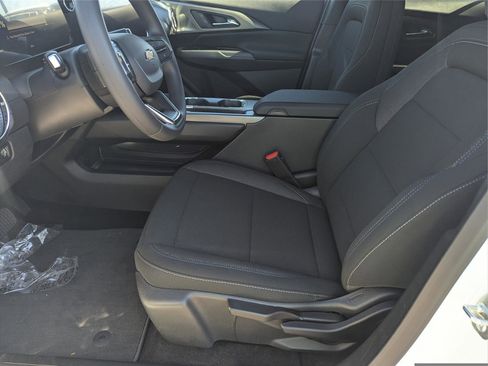 New 2026 Chevrolet Equinox EV LT image 15